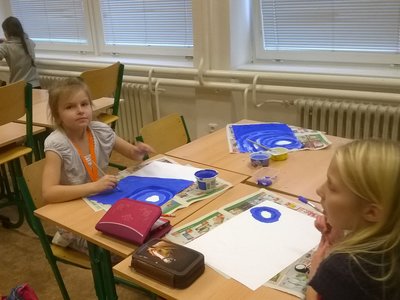 Vlk vyjící na měsíc