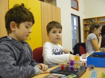 Kluby logické matematiky a deskových her