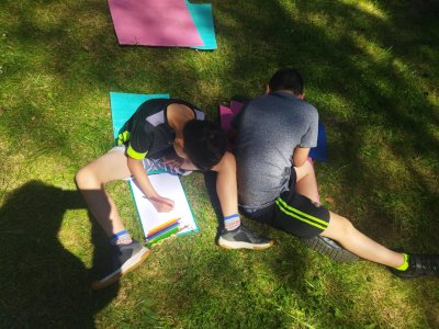 Stromohraní v parku s paní psycholožkou Bárou