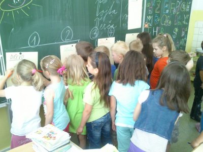 Víme z čeho jsou věci kolem nás?  