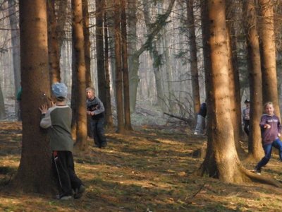 Obrázek 100464 Odpolední hry v lese - nedáme své životy jen tak...