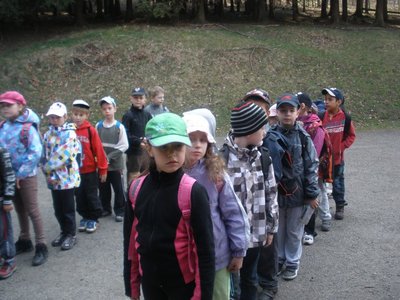 Obrázek 100449 Družinky nastoupeny, vyrážíme na výšlap.