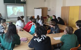 Titulní obrázek k příspěvku Mendeláci unikli dezinformacím!