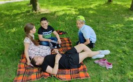 Titulní obrázek k příspěvku Piknik na dekách