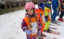 Titulní obrázek k příspěvku Lyžování našich prvňáčků na Bukovci- 3. den